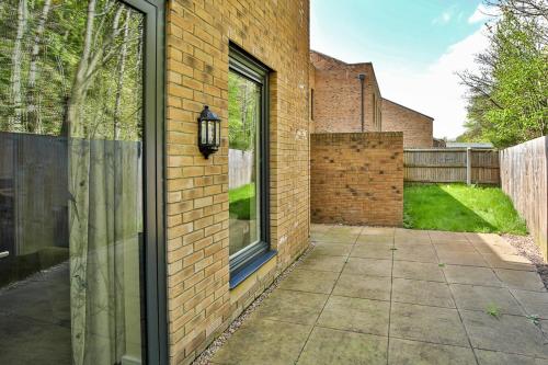 Entree, Beautiful City Centre House with Parking! Sleeps 6 in Manor Castle Entree, Beautiful City Centre House with Parking! Sleeps 6 in Manor Castle