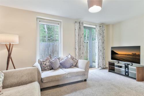 Beautiful City Centre House with Parking! Sleeps 6 in Manor Castle Beautiful City Centre House with Parking! Sleeps 6 in Manor Castle