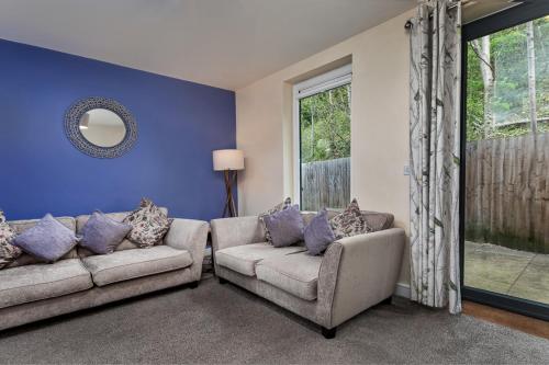 Beautiful City Centre House with Parking! Sleeps 6 in Manor Castle Beautiful City Centre House with Parking! Sleeps 6 in Manor Castle