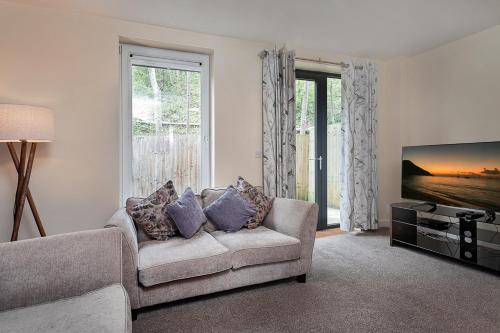 Beautiful City Centre House with Parking! Sleeps 6 in Manor Castle Beautiful City Centre House with Parking! Sleeps 6 in Manor Castle
