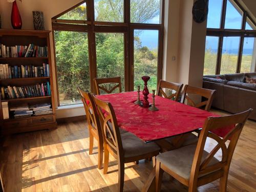 Létesítmények, House with sea views close to Beach with WiFi and large kitchen and dining in Maam Cross Létesítmények, House with sea views close to Beach with WiFi and large kitchen and dining in Maam Cross