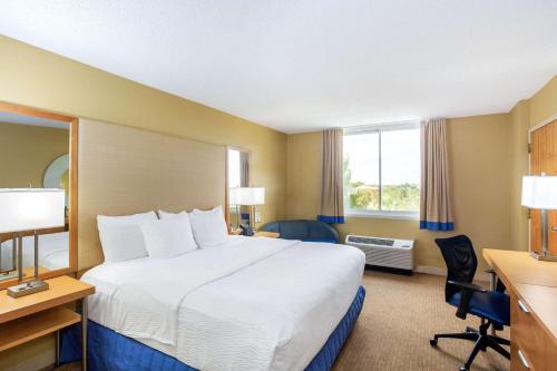 La Quinta Inn & Suites by Wyndham Sarasota Downtown in Sarasota (FL) La Quinta Inn & Suites by Wyndham Sarasota Downtown in Sarasota (FL)