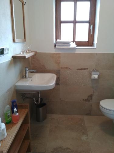 Bathroom, Ferienwohnung Weinberger in Asang Bathroom, Ferienwohnung Weinberger in Asang