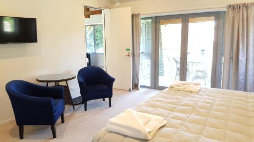 Golfcourse Road Chalets and Lodge in Wanaka Golfcourse Road Chalets and Lodge in Wanaka