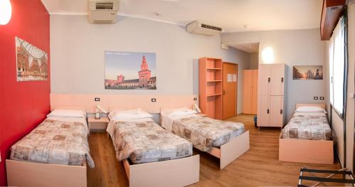 Quadruple Room image 4