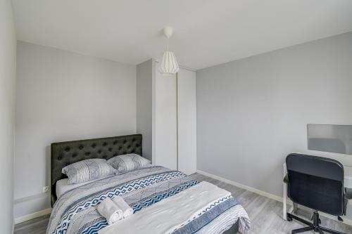 Chic and spacious apart with parking near Pontoise Airport Chic and spacious apart with parking near Pontoise Airport