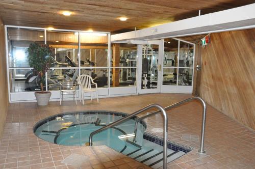 Hot tub, Ramada by Wyndham Abbotsford in Abbotsford (BC) Hot tub, Ramada by Wyndham Abbotsford in Abbotsford (BC)