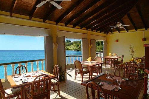 Restaurant, Gem Holiday Beach Resort in St Georges Restaurant, Gem Holiday Beach Resort in St Georges