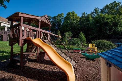 Playground, The Juliana Resort in Diamond Point (NY) Playground, The Juliana Resort in Diamond Point (NY)