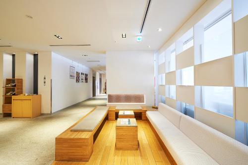 Lobby, Sotetsu Fresa Inn Nagano-Zenkojiguchi in Nagano Lobby, Sotetsu Fresa Inn Nagano-Zenkojiguchi in Nagano