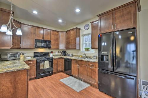 Lovely Rushville Home with Canandaigua Lake Views! in R&K斯基蘭治機場 Lovely Rushville Home with Canandaigua Lake Views! in R&K斯基蘭治機場