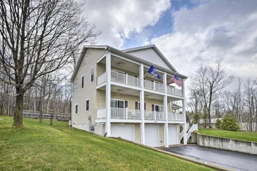 Lovely Rushville Home with Canandaigua Lake Views! in R&K斯基蘭治機場 Lovely Rushville Home with Canandaigua Lake Views! in R&K斯基蘭治機場