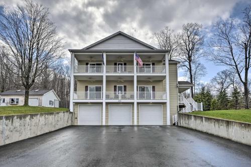Lovely Rushville Home with Canandaigua Lake Views! in R&K斯基蘭治機場 Lovely Rushville Home with Canandaigua Lake Views! in R&K斯基蘭治機場
