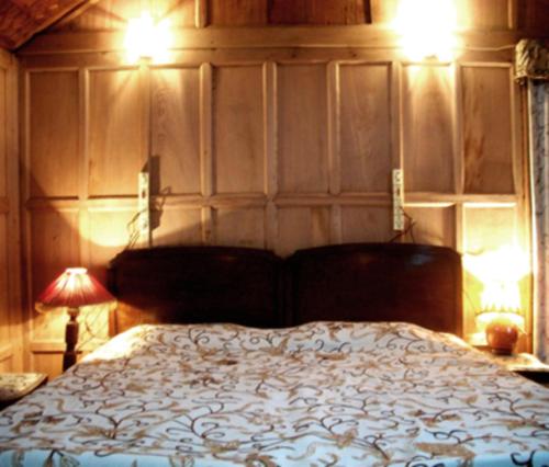 This photo about New Lucky Kashmir Houseboat shared on HyHotel.com