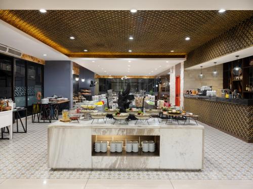 Food and beverages, The Alana Hotel & Conference Center Malioboro Yogyakarta by ASTON in Yogyakarta Food and beverages, The Alana Hotel & Conference Center Malioboro Yogyakarta by ASTON in Yogyakarta