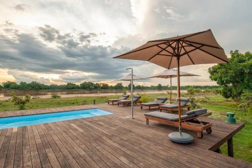 สระว่ายน้ำ, Chikunto Safari Lodge in เซาท์ ลวงวา เนชั่นแนล พาร์ค สระว่ายน้ำ, Chikunto Safari Lodge in เซาท์ ลวงวา เนชั่นแนล พาร์ค