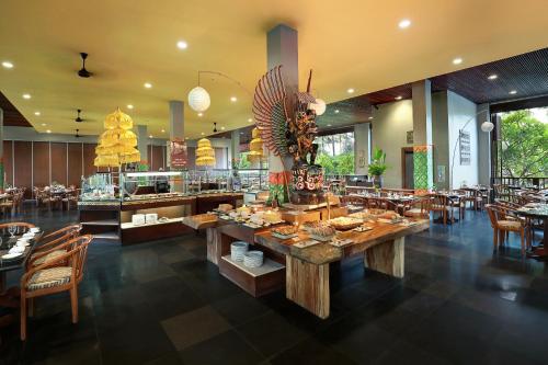 Food and beverages, Legian Beach Hotel in Legian Food and beverages, Legian Beach Hotel in Legian