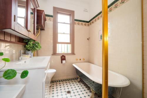Quiet Quadruple Private Room In Strathfield 3min to Train Station sleeps 4 - ROOM ONLY with Shared B in Sydney Quiet Quadruple Private Room In Strathfield 3min to Train Station sleeps 4 - ROOM ONLY with Shared B in Sydney