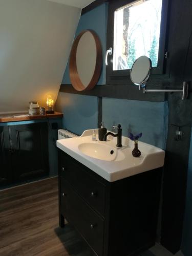 Bathroom, Lait & Lit in Pont-Audemer Bathroom, Lait & Lit in Pont-Audemer