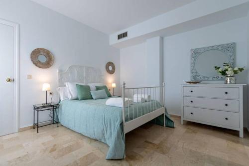 San Clemente Central Suite by Valcambre