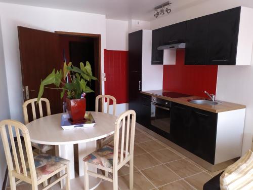 50M2 2 a 4 Pers TOUT CONFORT BALCONS JARDIN TERRASSE in Laguiole 50M2 2 a 4 Pers TOUT CONFORT BALCONS JARDIN TERRASSE in Laguiole