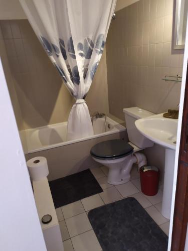 Bathroom, 50M2 2 a 4 Pers TOUT CONFORT BALCONS JARDIN TERRASSE in Laguiole Bathroom, 50M2 2 a 4 Pers TOUT CONFORT BALCONS JARDIN TERRASSE in Laguiole