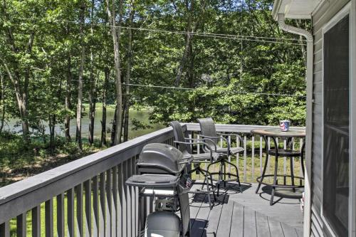 Spacious Home with Deck, Grill and Delaware River View in Callicoon (NY) Spacious Home with Deck, Grill and Delaware River View in Callicoon (NY)
