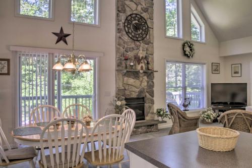 Spacious Home with Deck, Grill and Delaware River View in Callicoon (NY) Spacious Home with Deck, Grill and Delaware River View in Callicoon (NY)