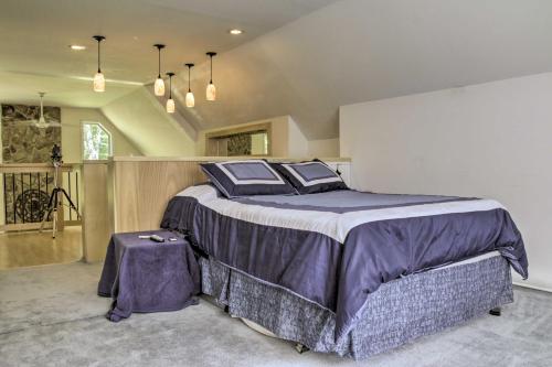 Spacious Home with Deck, Grill and Delaware River View in Callicoon (NY) Spacious Home with Deck, Grill and Delaware River View in Callicoon (NY)