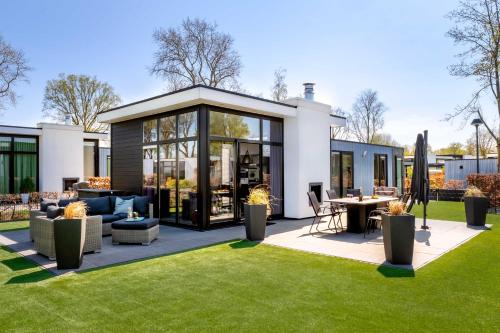 Exterior view, Cube of Luxury direkt am Strand EuroParcs Bad Hoophuizen in Hulshorst Exterior view, Cube of Luxury direkt am Strand EuroParcs Bad Hoophuizen in Hulshorst