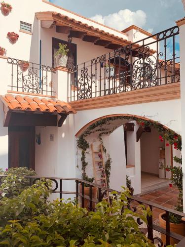 Exterior view, Hotel Santa Paula in Taxco Exterior view, Hotel Santa Paula in Taxco