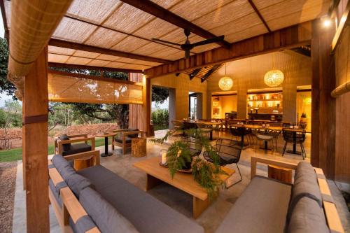 Bar/lounge, Roukh Kiri Khaoyai Hotel near Khaoyai Yanasampanno Temple Bar/lounge, Roukh Kiri Khaoyai Hotel near Khaoyai Yanasampanno Temple