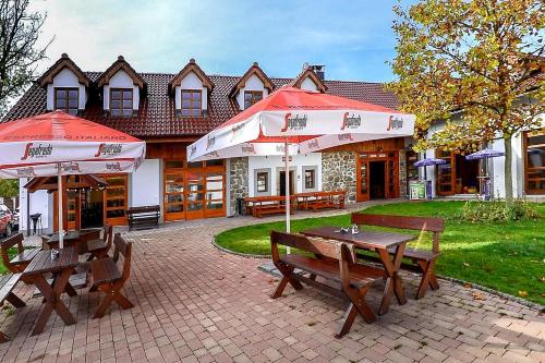 Kert, Štiřínská stodola u Prahy (Stirinska stodola u Prahy) in Kamenice Kert, Štiřínská stodola u Prahy (Stirinska stodola u Prahy) in Kamenice