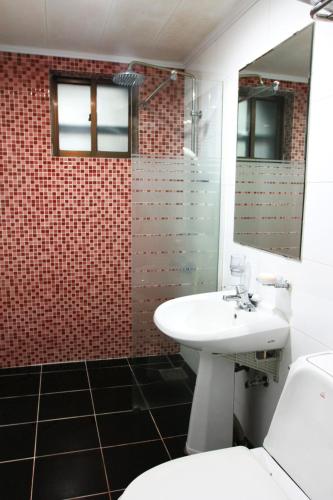 This photo about Q Motel shared on HyHotel.com