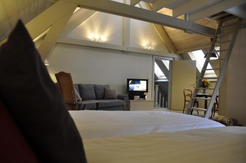This photo about B&B 't Huys van Enaeme shared on HyHotel.com