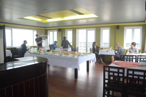Restaurant, Thai Binh 2 Hotel near Historical and Revolutionary Museum Restaurant, Thai Binh 2 Hotel near Historical and Revolutionary Museum
