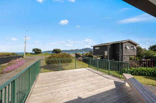 The Green Trout - Paraparaumu Beach Holiday Home in ปาราปาเรามู The Green Trout - Paraparaumu Beach Holiday Home in ปาราปาเรามู