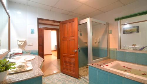 Chumphon Gardens Hotel in Chumphon Chumphon Gardens Hotel in Chumphon