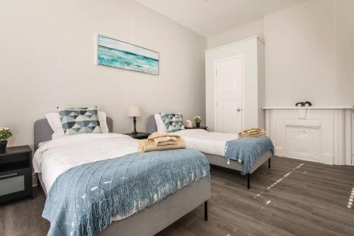 Louisville Dream House 4BR 2BA by CozySuites in Scottsburg Louisville Dream House 4BR 2BA by CozySuites in Scottsburg