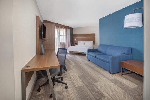 Holiday Inn Express Hotel & Suites San Diego Airport - Old Town By IHG in San Diego Intl. Airport Holiday Inn Express Hotel & Suites San Diego Airport - Old Town By IHG in San Diego Intl. Airport