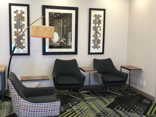 Exterior view, Holiday Inn Express & Suites Halifax Airport By IHG in Halifax (NS) Exterior view, Holiday Inn Express & Suites Halifax Airport By IHG in Halifax (NS)