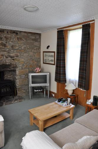Buttonboss Lodge B&B in Pitlochry City Center Buttonboss Lodge B&B in Pitlochry City Center