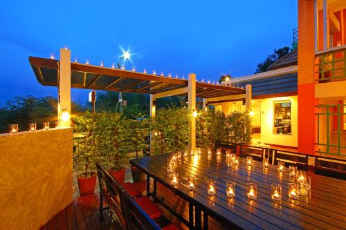 Entrance, Floral Shire Suvarnabhumi Airport in Bangkok Entrance, Floral Shire Suvarnabhumi Airport in Bangkok