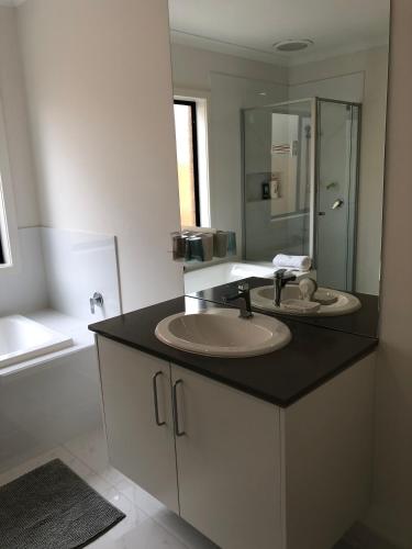 Bathroom, Apple House Upper Point Cook in Werribee Bathroom, Apple House Upper Point Cook in Werribee