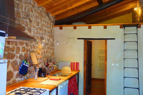 Gite Valousset pour 2-4 personnes dans les montagnes de l'Ardeche in อาเลส์ Gite Valousset pour 2-4 personnes dans les montagnes de l'Ardeche in อาเลส์