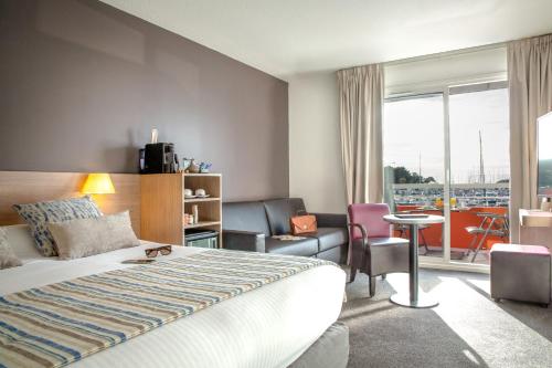 Balcony/terrace, Best Western Plus Hotel la Marina in Saint-Raphael Balcony/terrace, Best Western Plus Hotel la Marina in Saint-Raphael