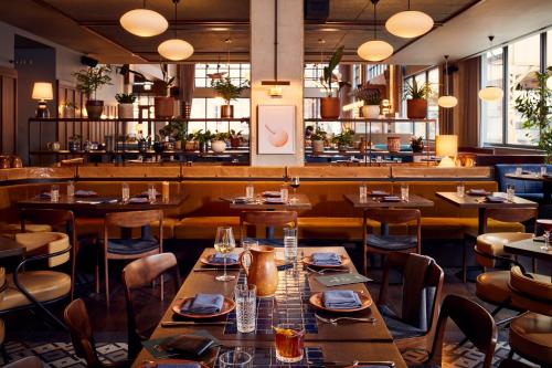 Restaurant, The Hoxton Chicago in West Loop Restaurant, The Hoxton Chicago in West Loop