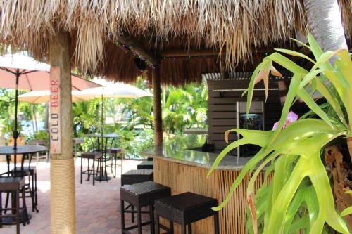 Ételek és italok, The Cabanas Guesthouse & Spa - Gay Resort catering to Gay Men in Wilton Manors Ételek és italok, The Cabanas Guesthouse & Spa - Gay Resort catering to Gay Men in Wilton Manors