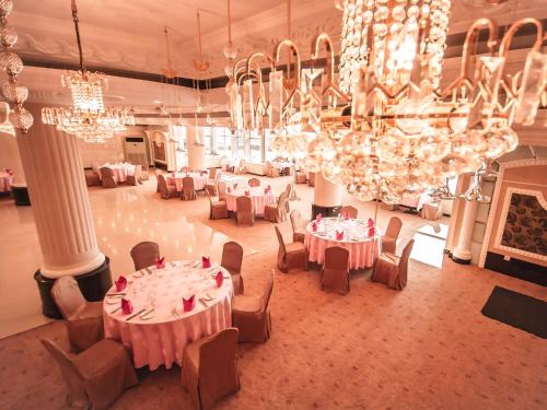Restaurant, Chinggis Khaan Hotel in Oulan-Bator Restaurant, Chinggis Khaan Hotel in Oulan-Bator
