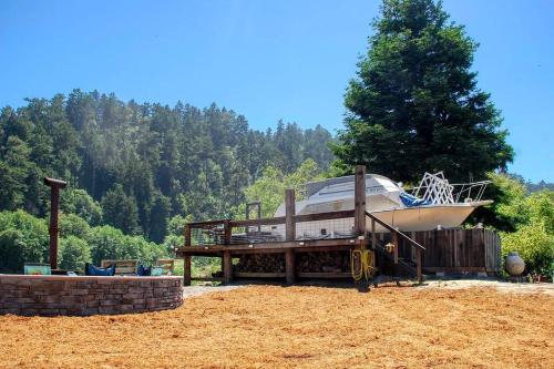 Vannas istaba, RR Yacht Club-Private beach, Hot tub, Outdoor fun in Novato Vannas istaba, RR Yacht Club-Private beach, Hot tub, Outdoor fun in Novato